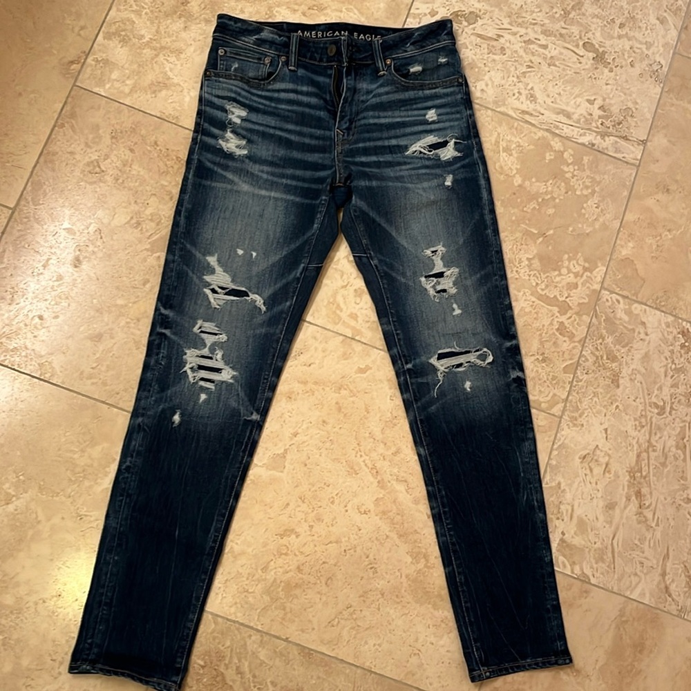 American Eagle - Move Free Athletic Men’s ripped denim jeans size 30x34
